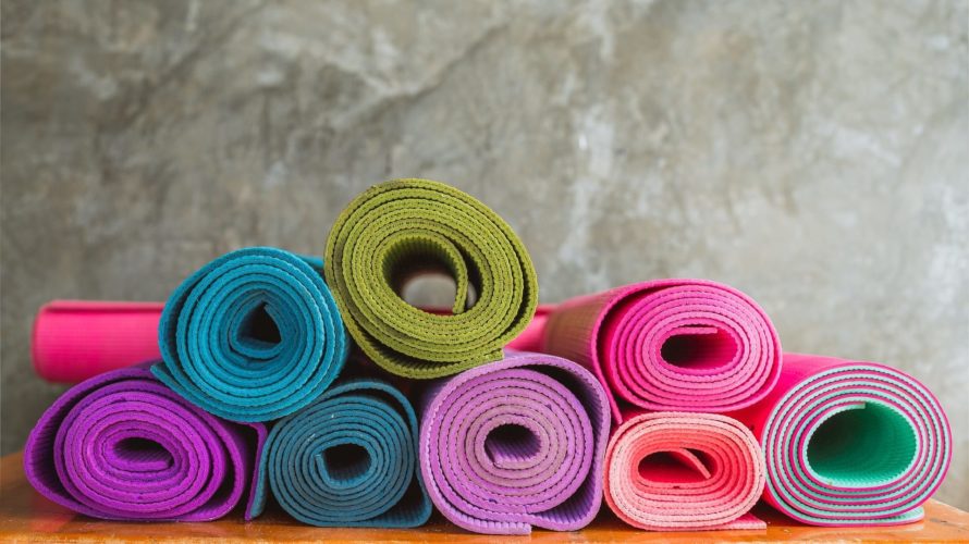 Yogamatten in bunten Farben